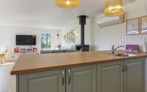 Herma - 300M from the Sea: Sol, Cuisine, Comptoir, Design Intérieur, Meubles, Bois, Sol, Cabinetry, Plafond, Appareil De Cuisine