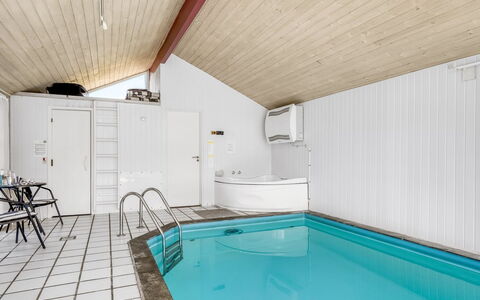 Anne - 100M from the Sea: Sol, Sol, Plafond, Composite, Piscine, Recours, Hôtel, Conception, Grenier, Luminaire Plomberie