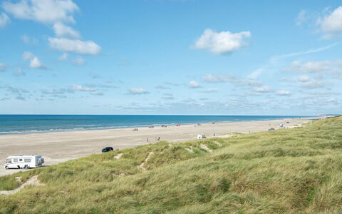 Anne - 100M from the Sea: Bleu, Horizon, Écorégion, Nuage, Côte, Mer, Cotiers Et Relief Océaniques, Plage, Océan, Rive