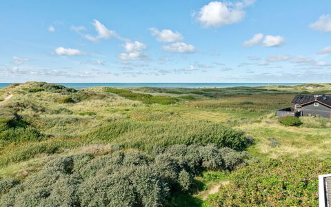 Anne - 100M from the Sea: Ciel, Bleu, Herbe, Végétation, Prairie, Écorégion, Communauté Des Plantes, Nuage, Lot Terre, Formations Arbustives