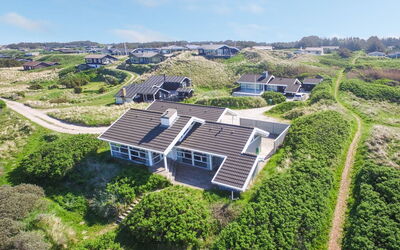 Anne - 100M from the Sea