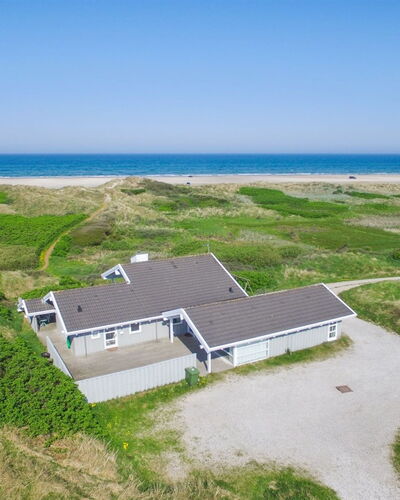 Anne - 100M from the Sea