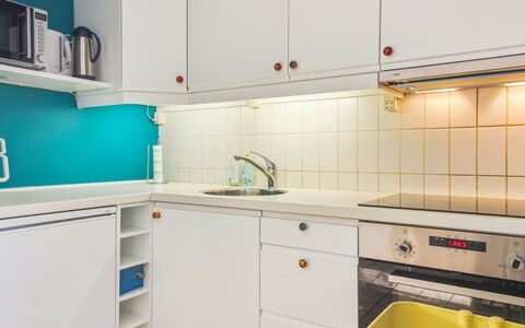 Kauko - 150M from the Sea: Cuisine, Comptoir, Design Intérieur, Appareil De Cuisine, Principaux Appliance, Sol, Cabinetry, Plafond, Evier, Évier