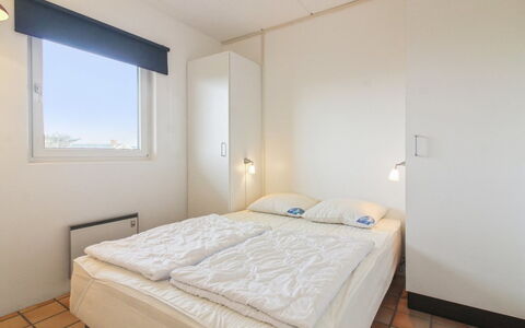 Kauko - 150M from the Sea: Chambre, Lit, Sol, Design Intérieur, Plafond, Sol, Drap De Lit, Literie, Cadre De Lit, Appartement