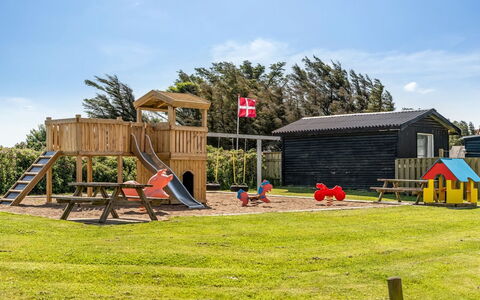 Solveg - 150M from the Sea: Herbe, Espace Public, Ombre, Pelouse, Jardin, Des Loisirs, Équipement Extérieur Play, Chalet, Aménagement Paysager, Loisir