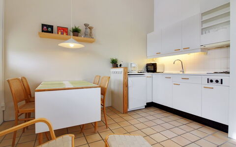 Tomte - 70M from the Sea: Design Intérieur, Sol, Cuisine, Sol, Bois, Meubles, Plafond, Appareil De Cuisine, Principaux Appliance, Comptoir