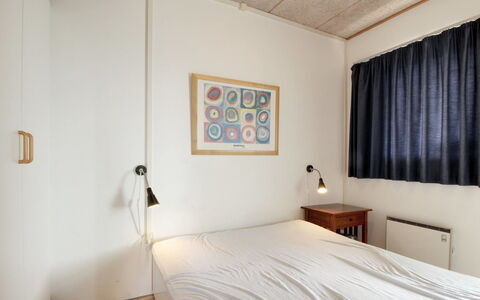 Tomte - 70M from the Sea: Mur, Design Intérieur, Plafond, Meubles, Sol, Pièce, Sol, Éclairage, Lit, Chambre