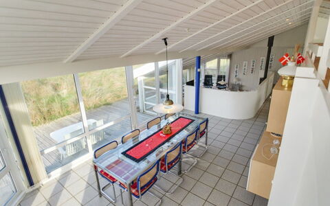 Avni - 200M from the Sea: Maison, Domicile, Porte, Toit, Chalet, Biens, Jardin, Ombre, Siding, Cour