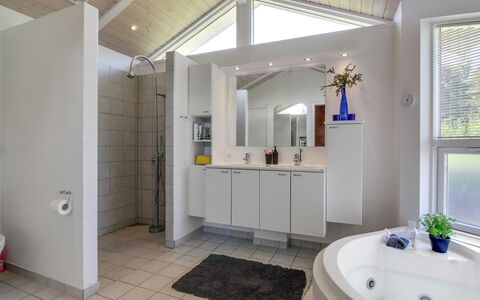 Villads - 1Km from the Sea: Bois, Maison, Chalet, Domicile, Toit, Zone Rurale, Siding, Cabane En Rondins, Batiments Jardin, Dur