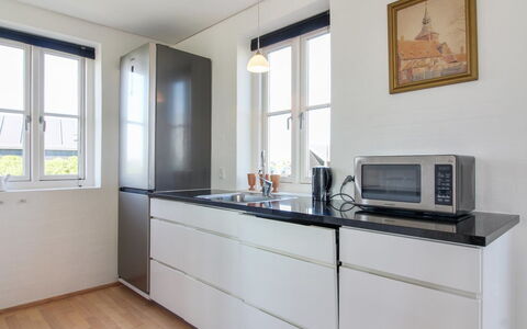 Adrian - 200M from the Sea: Cuisine, Comptoir, Cabinetry, Sol, Appareil De Cuisine, Bois, Design Intérieur, Sol, Principaux Appliance, Électroménager