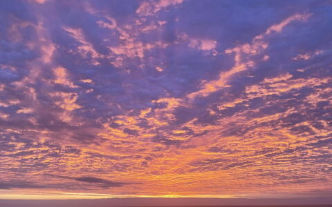 Alyssa - 300M from the Sea: Ciel, Nuage, Bleu, Afterglow, Horizon, Orange, Le Coucher Du Soleil, Crépuscule, Beauté, Red Sky At Matin