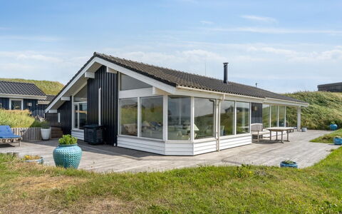 Alyssa - 300M from the Sea: Chalet, Toit, Domicile, Pente, Cabane, Siding