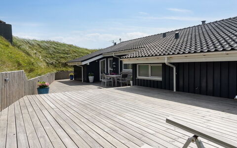Alyssa - 300M from the Sea: Chalet, Toit, Domicile, Pente, Cabane, Siding