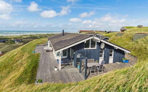 Alyssa - 300M from the Sea: Chalet, Toit, Domicile, Pente, Cabane, Siding