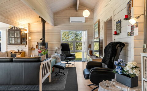 Mathy - 900M from the Sea: Bois, Meubles, Design Intérieur, Salon, Sol, Parquet, Plafond, Canapé, Domicile, Sol