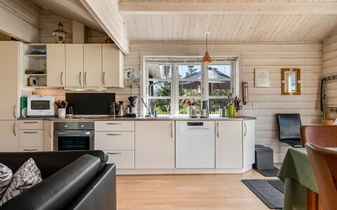 Mathy - 900M from the Sea: Bois, Meubles, Plafond, Sol, Sol, Parquet, Domicile, Design Intérieur, Maison, Cuisine