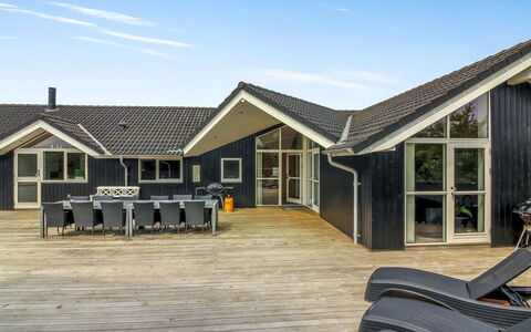 Steen - 800M from the Sea: Maison, Domicile, Toit, Chalet, Biens, Aménagement Paysager, Batiments Jardin, Siding, Ferme