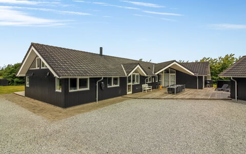 Steen - 800M from the Sea: Maison, Domicile, Toit, Chalet, Biens, Aménagement Paysager, Batiments Jardin, Siding, Ferme