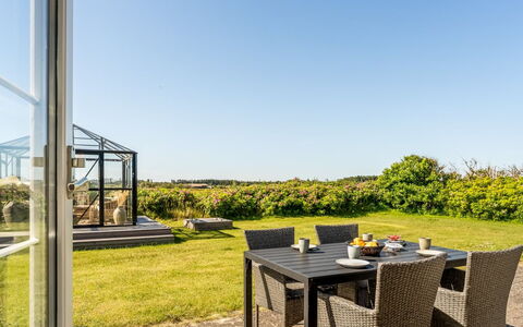 Mata - 700M from the Sea: Maison, Domicile, Toit, Zone Résidentielle, Chalet, Biens, Ferme, Pelouse, Aménagement Paysager, Siding