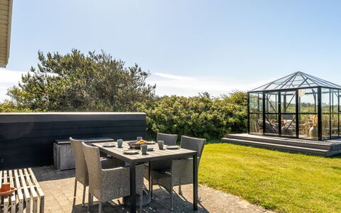 Mata - 700M from the Sea: Maison, Domicile, Toit, Zone Résidentielle, Chalet, Biens, Ferme, Pelouse, Aménagement Paysager, Siding