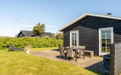 Mata - 700M from the Sea: Maison, Domicile, Toit, Zone Résidentielle, Chalet, Biens, Ferme, Pelouse, Aménagement Paysager, Siding