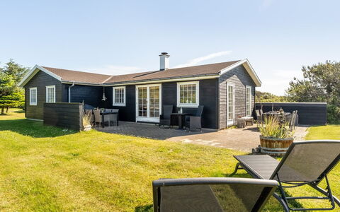 Mata - 700M from the Sea: Maison, Domicile, Toit, Zone Résidentielle, Chalet, Biens, Ferme, Pelouse, Aménagement Paysager, Siding