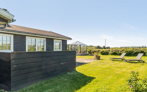 Mata - 700M from the Sea: Maison, Domicile, Toit, Zone Résidentielle, Chalet, Biens, Ferme, Pelouse, Aménagement Paysager, Siding