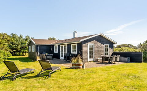 Mata - 700M from the Sea: Maison, Domicile, Toit, Zone Résidentielle, Chalet, Biens, Ferme, Pelouse, Aménagement Paysager, Siding