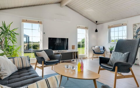 Mata - 700M from the Sea: Maison, Domicile, Toit, Zone Résidentielle, Chalet, Biens, Ferme, Pelouse, Aménagement Paysager, Siding