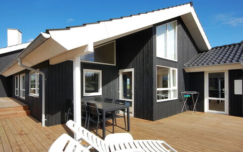 Huno - 400M from the Sea: Piscine, Mobilier De Jardin, Meubles, Recours, Dalle, Eco Hôtel, Ombre, Chaise, Loisir, Biens
