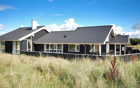 Huno - 400M from the Sea