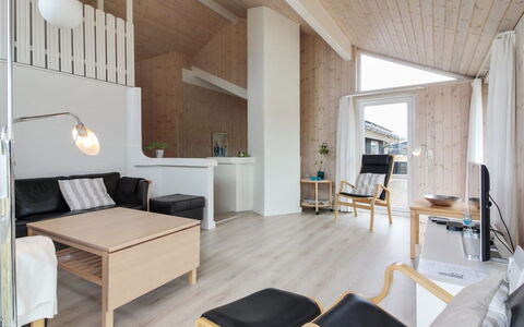 Huno - 400M from the Sea: Maison, Toit, Domicile, Chalet, Biens, Ferme, Villa, Porche, Siding