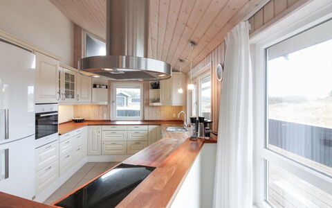 Huno - 400M from the Sea: Maison, Toit, Domicile, Chalet, Biens, Ferme, Villa, Porche, Siding