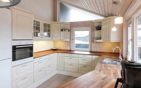 Huno - 400M from the Sea: Maison, Toit, Domicile, Chalet, Biens, Ferme, Villa, Porche, Siding