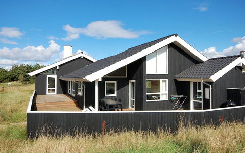 Huno - 400M from the Sea: Maison, Toit, Domicile, Chalet, Biens, Ferme, Villa, Porche, Siding