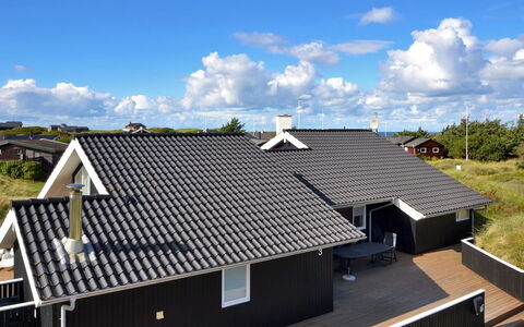 Huno - 400M from the Sea: Maison, Toit, Domicile, Chalet, Biens, Ferme, Villa, Porche, Siding