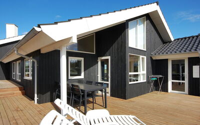 Huno - 400M from the Sea