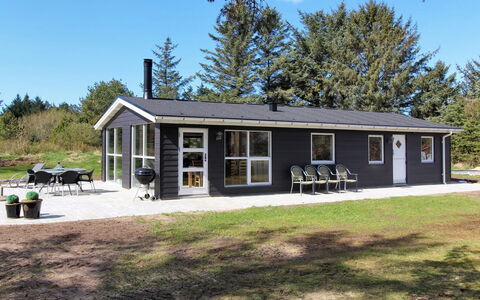 Micaela - 650M from the Sea: Maison, Domicile, Porte, Toit, Chalet, Biens, Jardin, Ombre, Siding, Cour