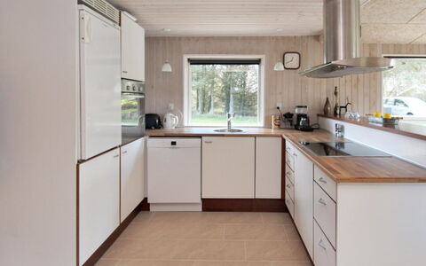 Micaela - 650M from the Sea: Maison, Domicile, Porte, Toit, Chalet, Biens, Jardin, Ombre, Siding, Cour