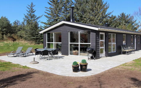 Micaela - 650M from the Sea: Maison, Domicile, Porte, Toit, Chalet, Biens, Jardin, Ombre, Siding, Cour