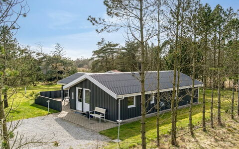 Richardine - 850M from the Sea: Chalet, Domicile, Maison, Toit, Porche, Biens, Siding, Batiments Jardin, Ferme, Cour
