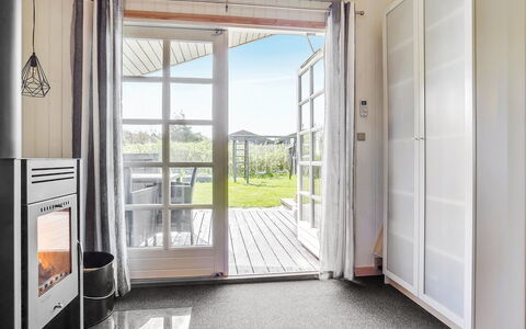 Myriam - 200M from the Sea: Sol, Bois, Sol, Design Intérieur, Plafond, Porte, Domicile, Parquet, Tapis, Pièce