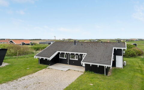 Hilkka - 500M from the Sea: Toit, Maison, Lot Terre, Domicile, Chalet, Biens, Batiments Jardin, Ombre, Cabane En Rondins, Aménagement Paysager