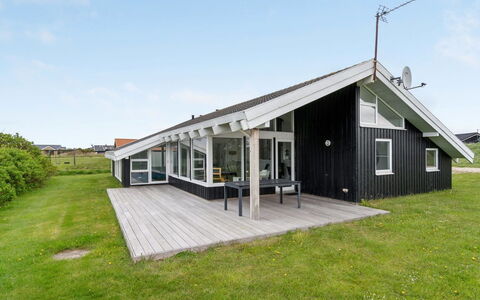 Hilkka - 500M from the Sea: Toit, Maison, Lot Terre, Domicile, Chalet, Biens, Batiments Jardin, Ombre, Cabane En Rondins, Aménagement Paysager