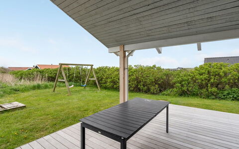 Hilkka - 500M from the Sea: Toit, Maison, Lot Terre, Domicile, Chalet, Biens, Batiments Jardin, Ombre, Cabane En Rondins, Aménagement Paysager