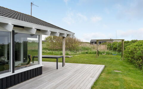 Hilkka - 500M from the Sea: Toit, Maison, Lot Terre, Domicile, Chalet, Biens, Batiments Jardin, Ombre, Cabane En Rondins, Aménagement Paysager