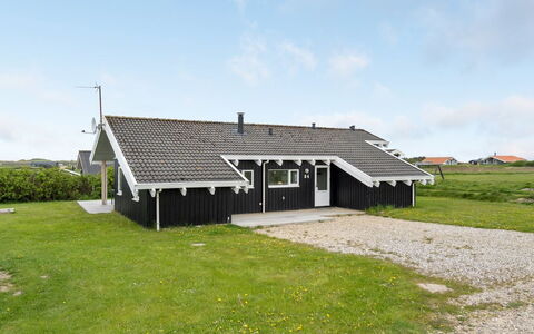 Hilkka - 500M from the Sea: Toit, Maison, Lot Terre, Domicile, Chalet, Biens, Batiments Jardin, Ombre, Cabane En Rondins, Aménagement Paysager
