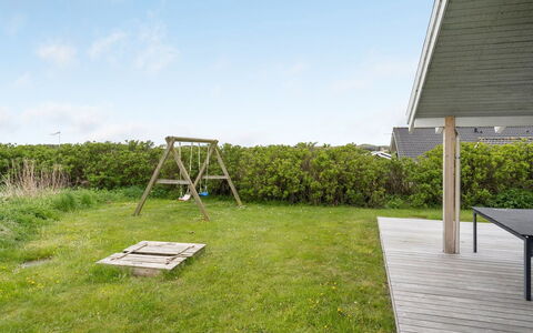 Hilkka - 500M from the Sea: Toit, Maison, Lot Terre, Domicile, Chalet, Biens, Batiments Jardin, Ombre, Cabane En Rondins, Aménagement Paysager