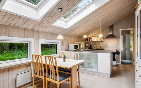 Gerlinde - 600M from the Sea: Maison, Toit, Domicile, Chalet, Biens, Ferme, Villa, Porche, Siding