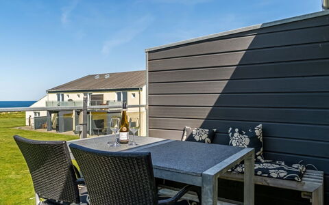 Brod - 150M from the Sea: Piscine, Mobilier De Jardin, Meubles, Recours, Dalle, Eco Hôtel, Ombre, Chaise, Loisir, Biens